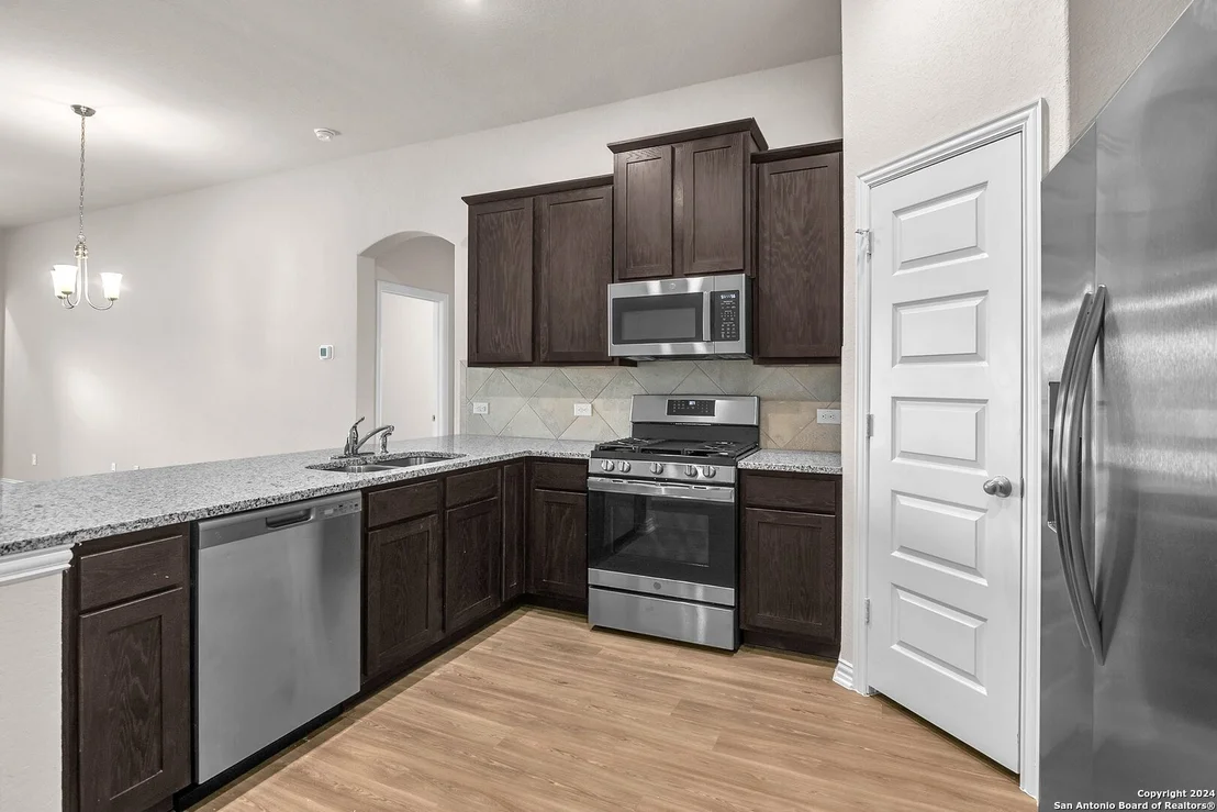 Photo of 5511 Devils Gate