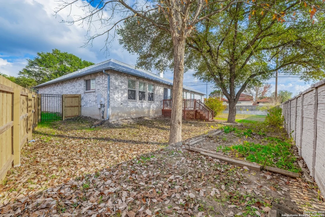 Photo of 7403 Legend Point Dr
