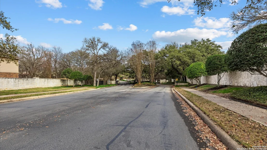 Photo of 4664 Summit Hill Dr