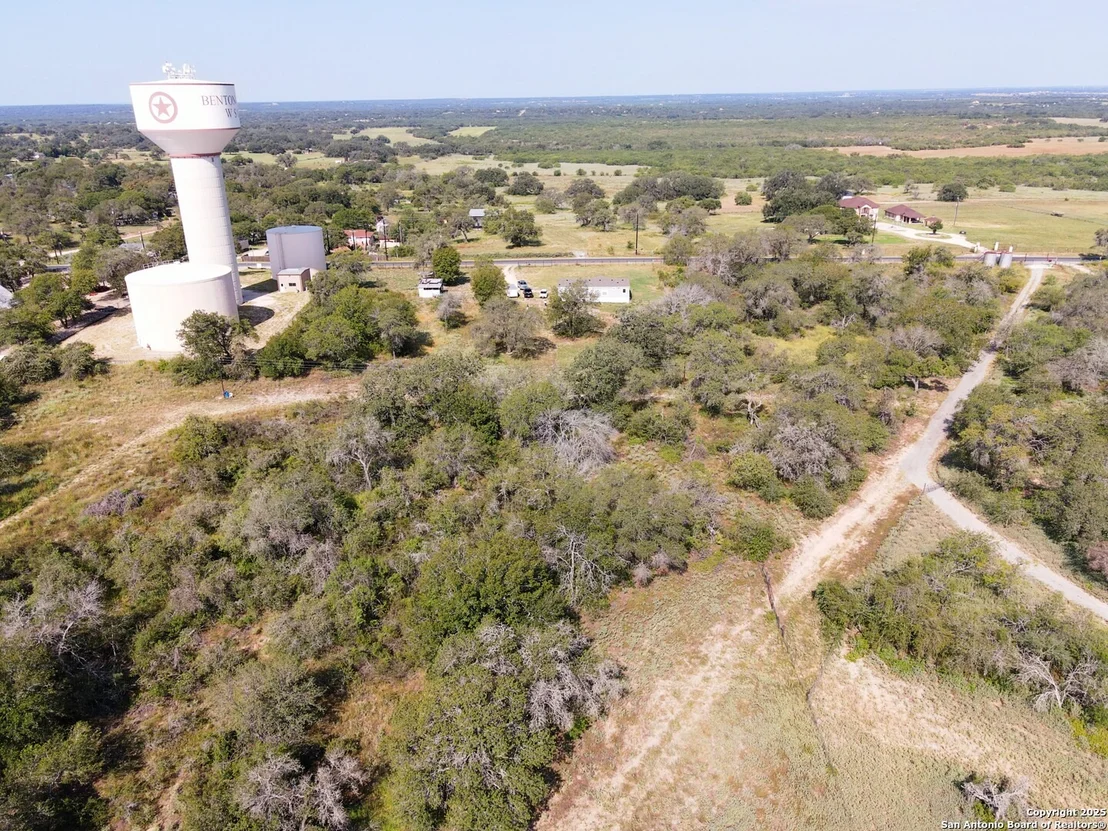 Photo of 385 Forest Oaks