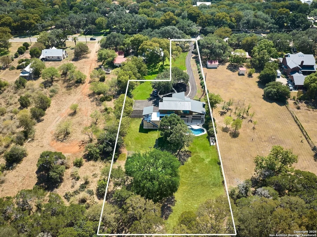 Photo of 353 Lakeview Blvd