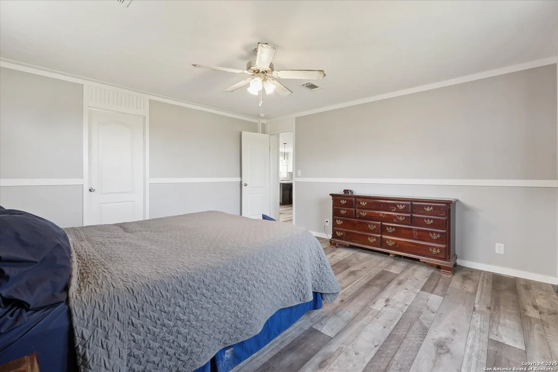 Photo of 385 Forest Oaks