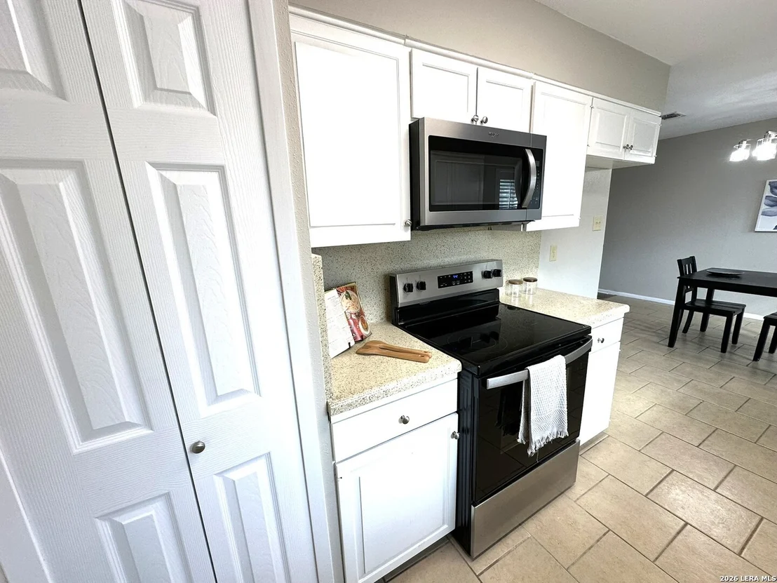 Photo of 129 CLOVERLEAF DR