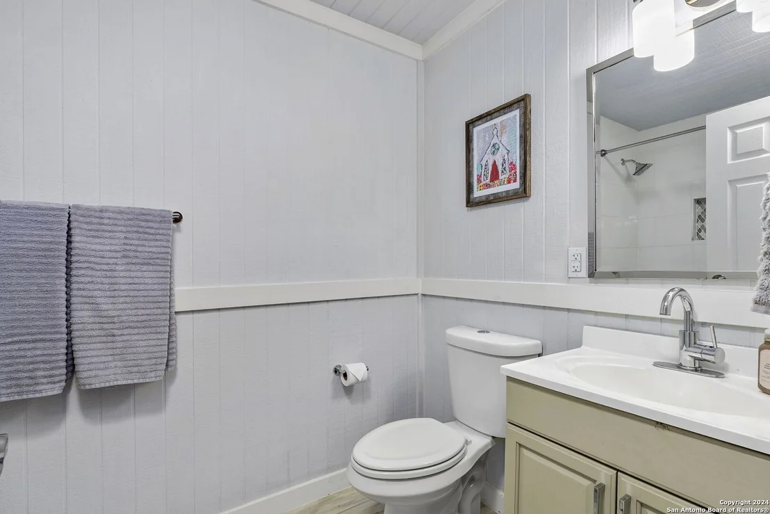 Photo of 592 Oakridge Trail