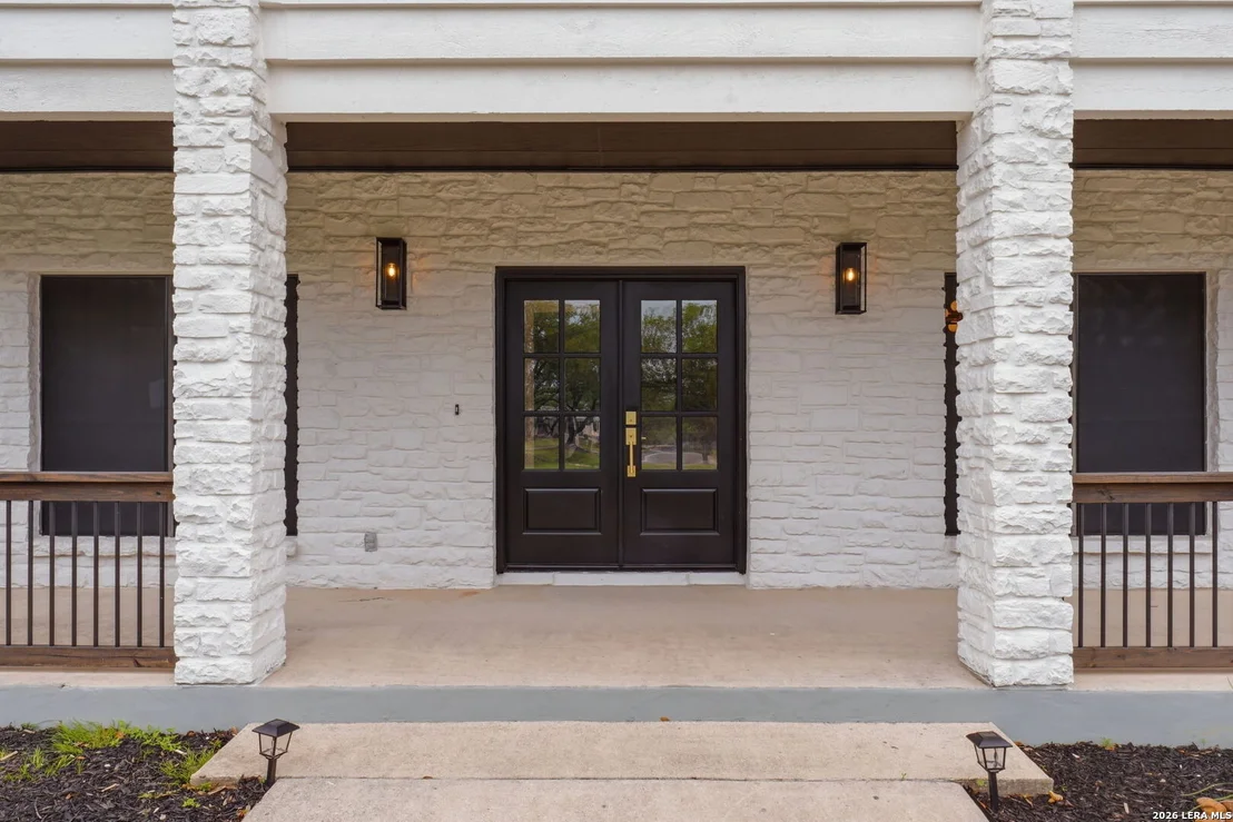Photo of 150 LAKE VIEW DR