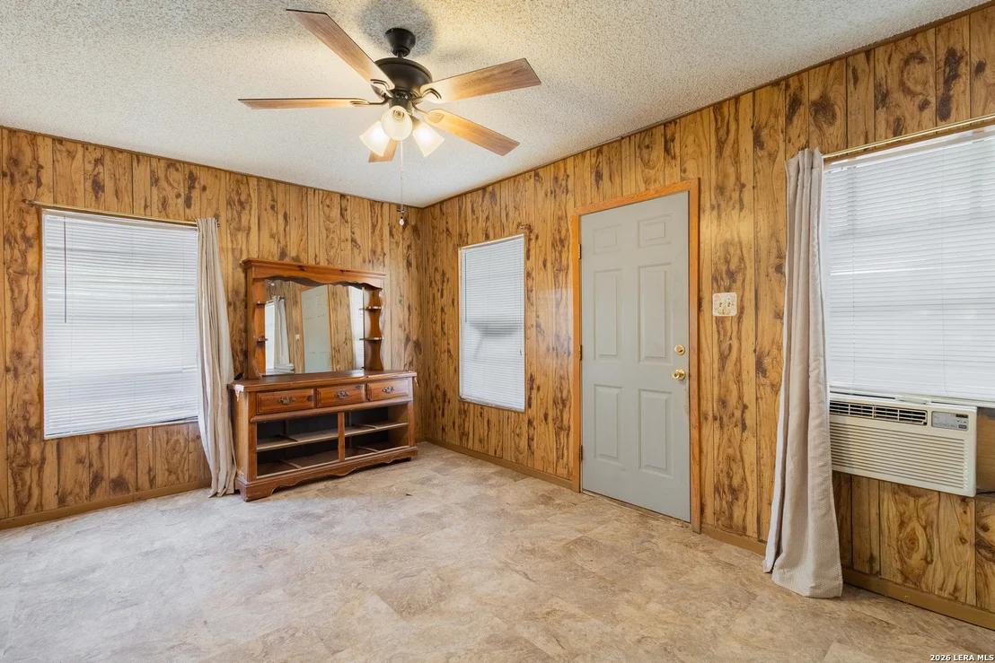 Photo of 819 N Comal