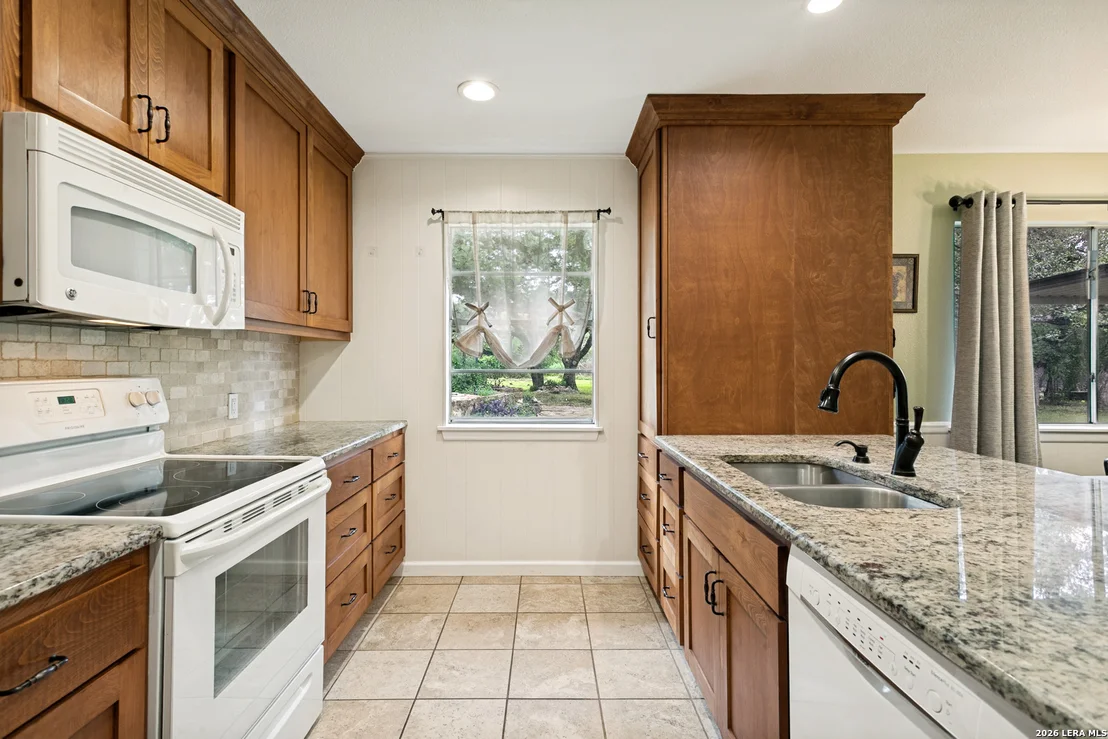 Photo of 3881 MENGER DR