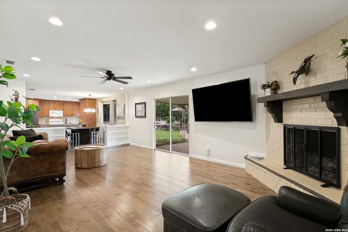 Photo of 3881 MENGER DR
