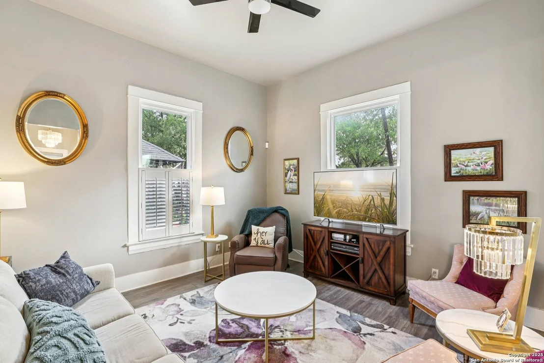 Photo of 721 Saint James