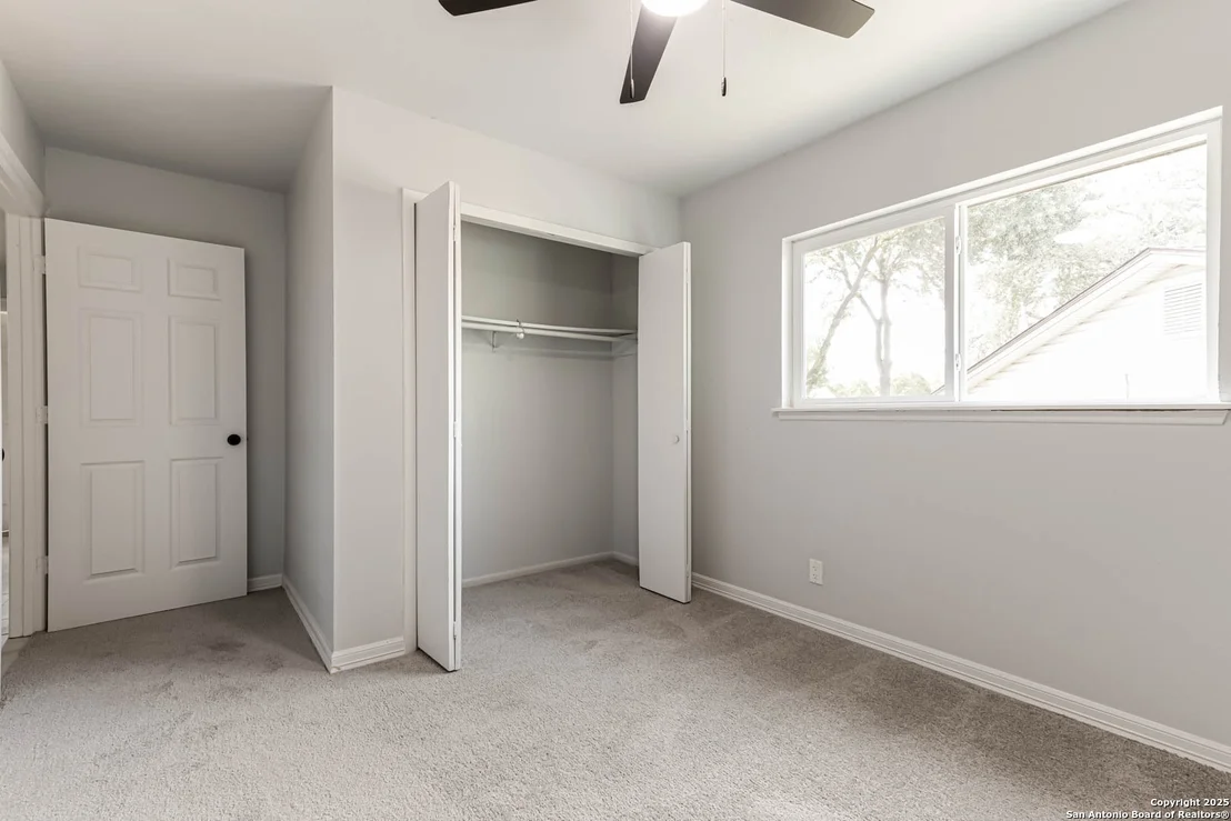 Photo of 6135 ROYAL PT
