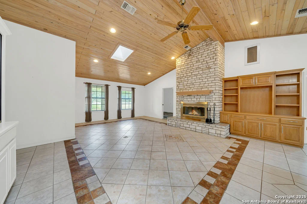 Photo of 301 Red Oak