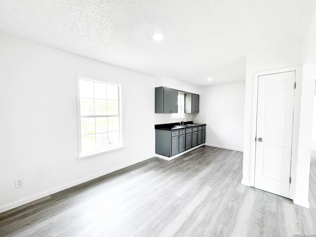 Photo of 501 CORLEY DR