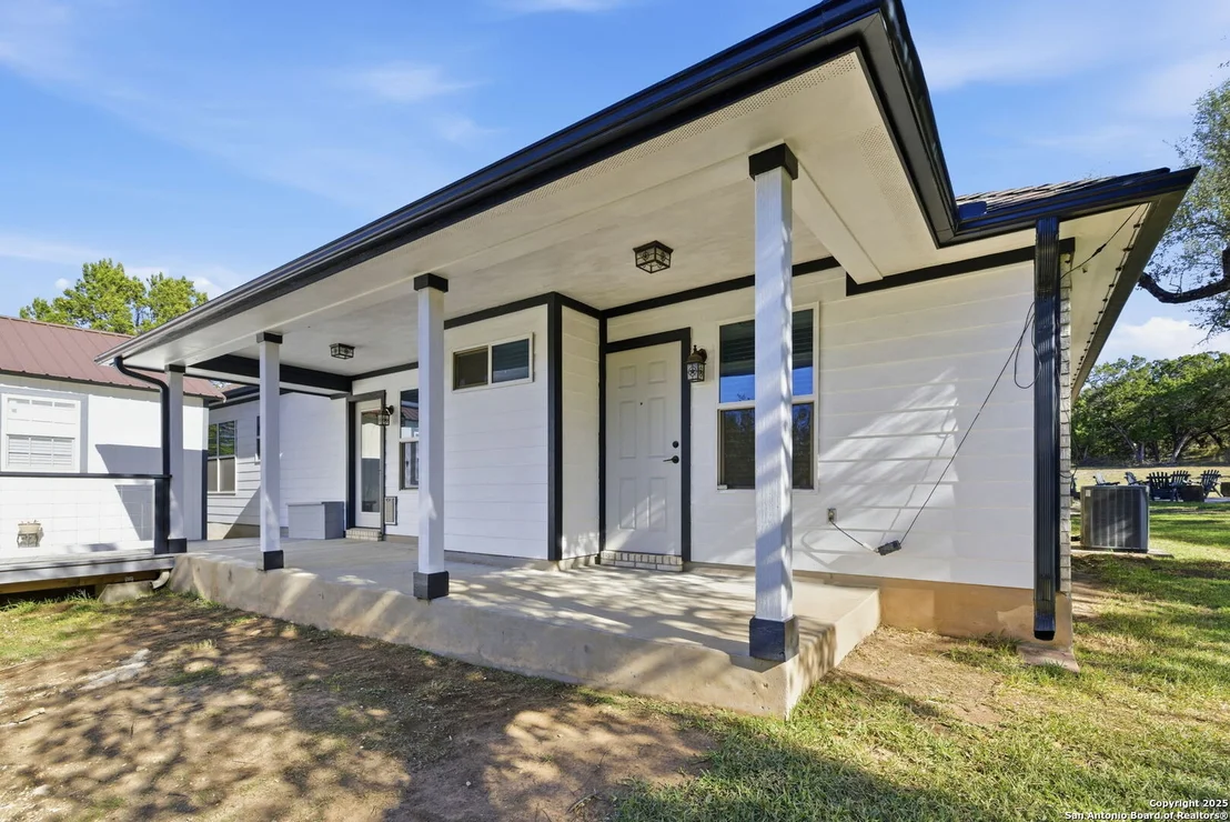 Photo of 2183 Hiline