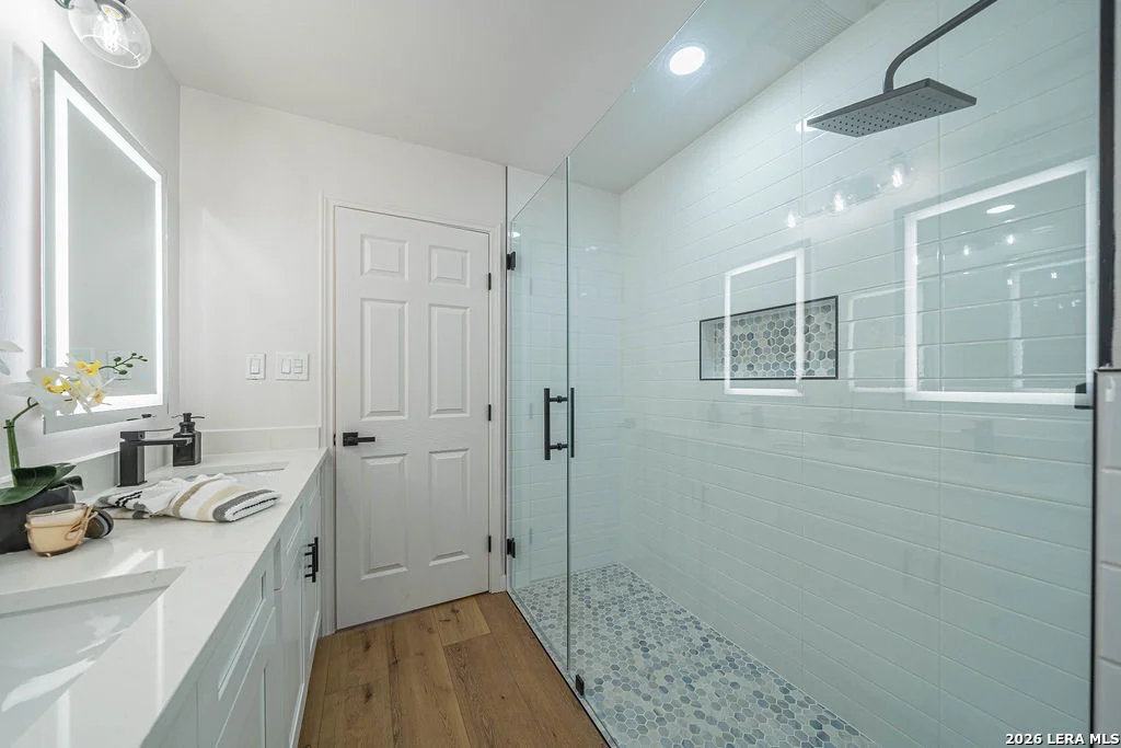 Photo of 355 Donella