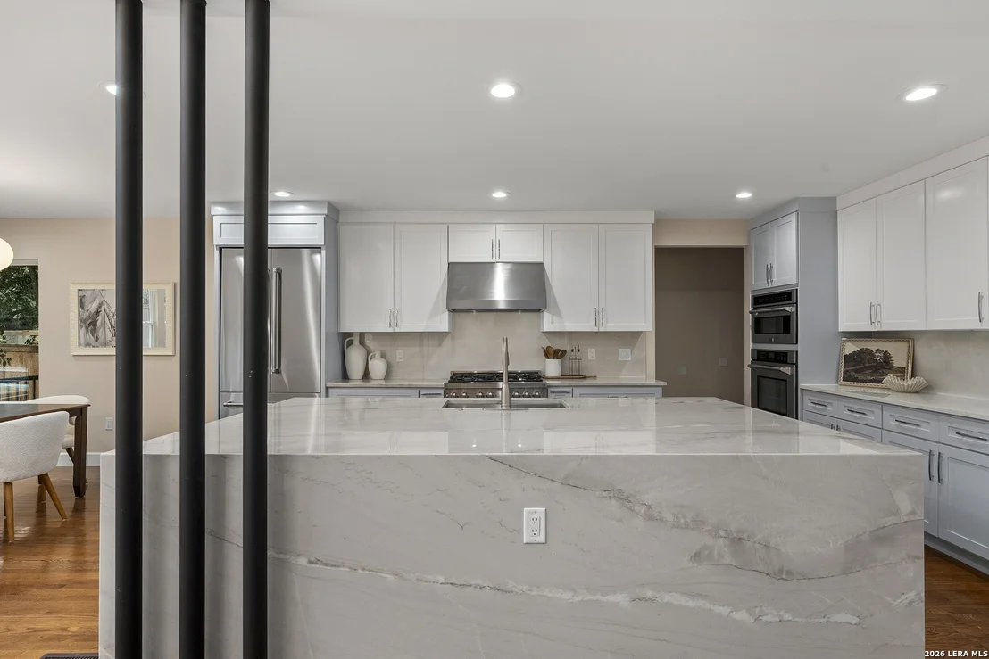 Photo of 114 CLOVERLEAF AVE