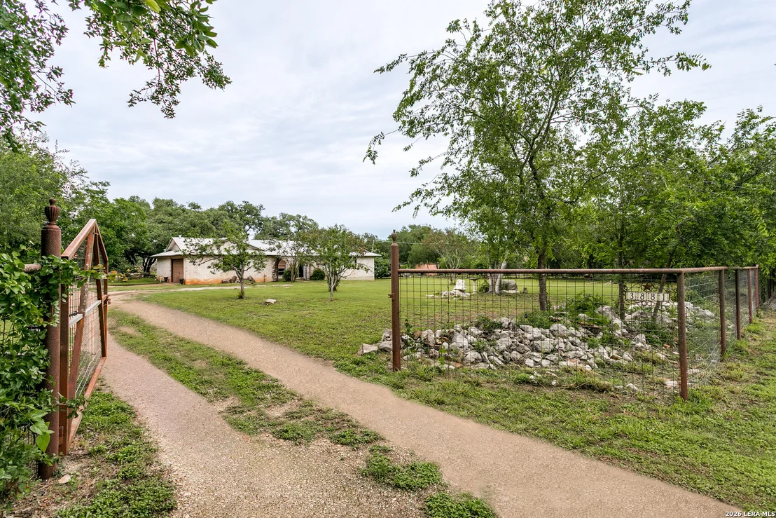 Photo of 3881 MENGER DR