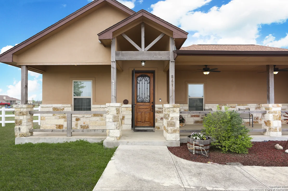 Photo of 861 County Road 464