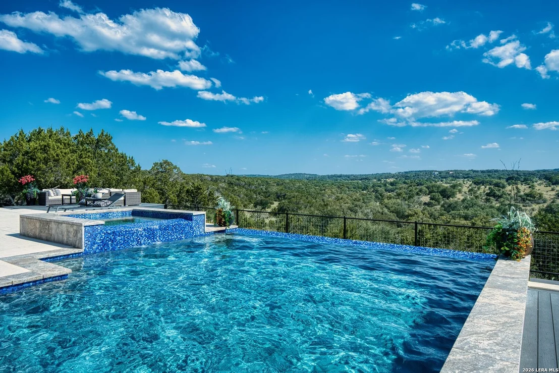 Photo of 121 Greystone Pt