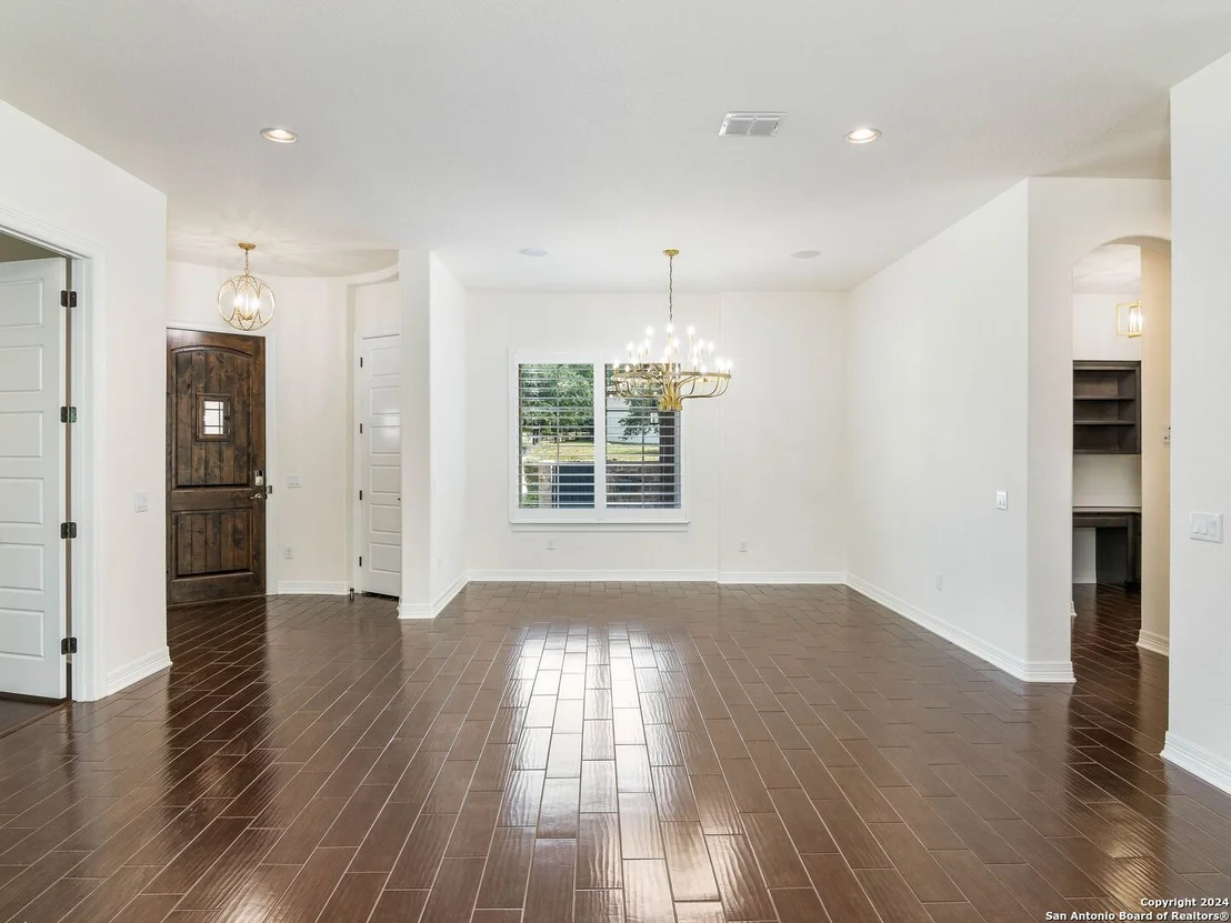 Photo of 7222 BLUFF RUN