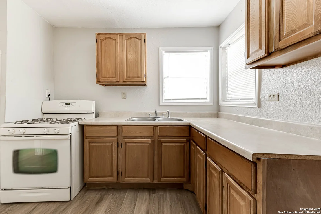Photo of 835 Grosvenor