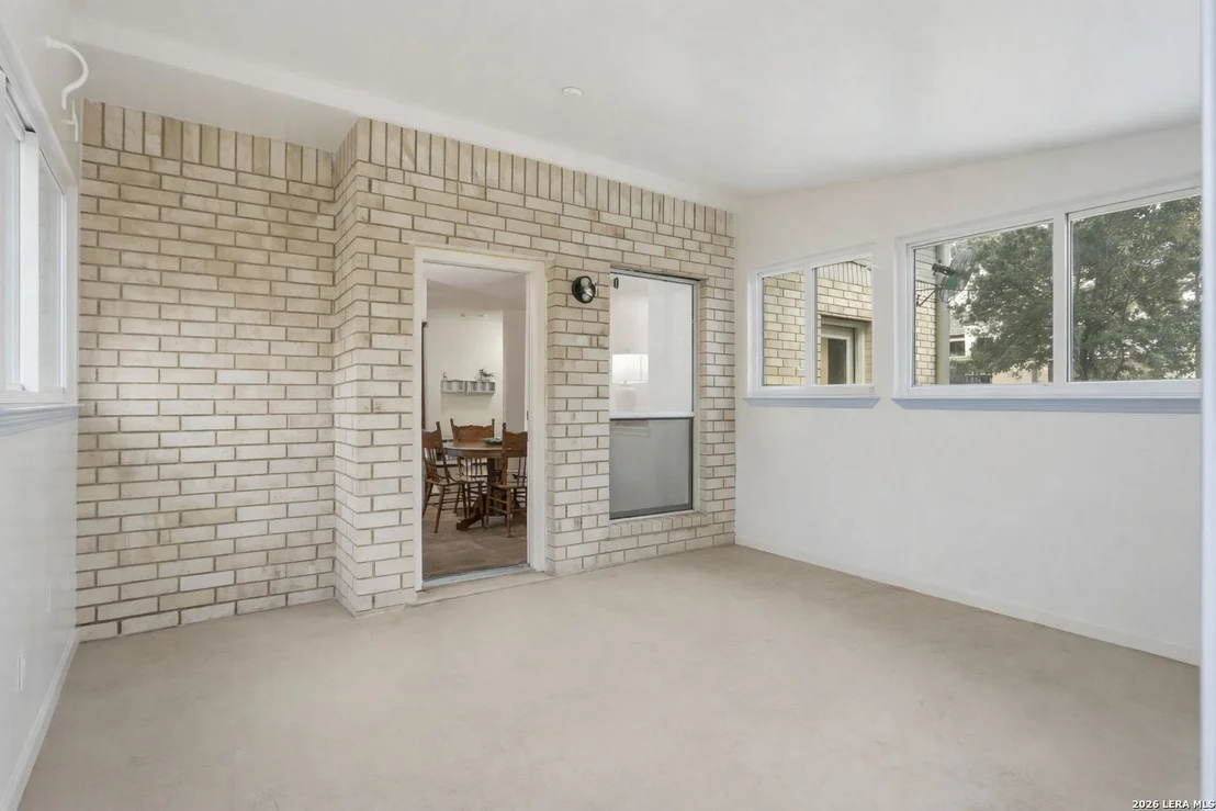 Photo of 21139 Simi Valley Dr