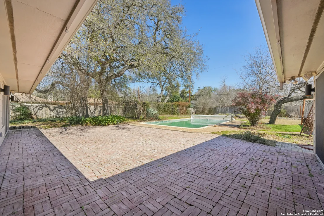 Photo of 122 Long Bow Rd.