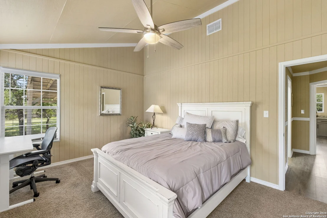Photo of 592 Oakridge Trail