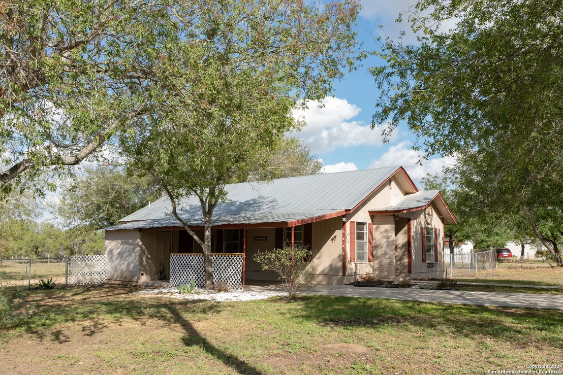 Photo of 412 W Coker
