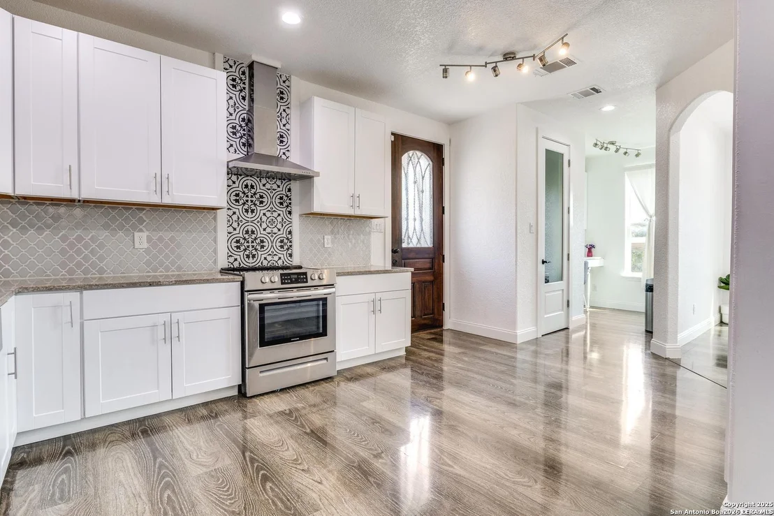Photo of 1071 Hidden Valley