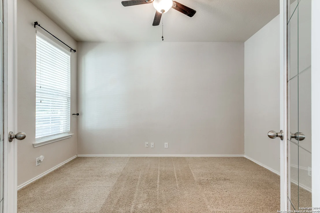 Photo of 247 TUFTED CRST
