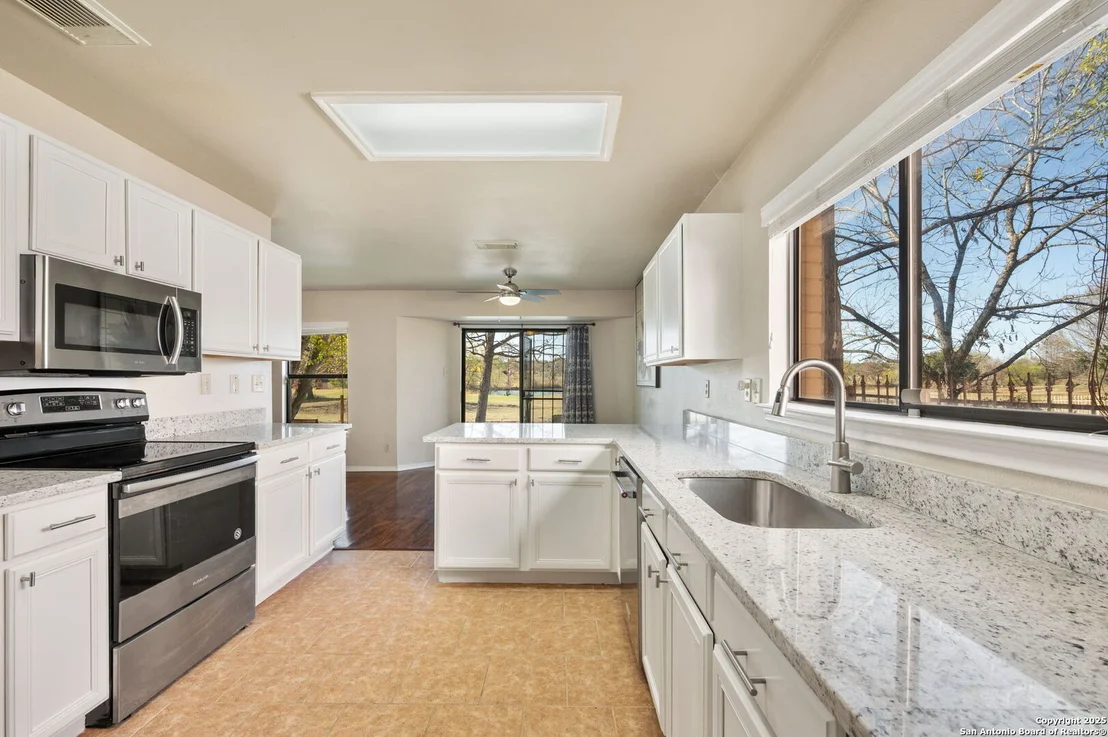 Photo of 7423 LEGEND POINT DR