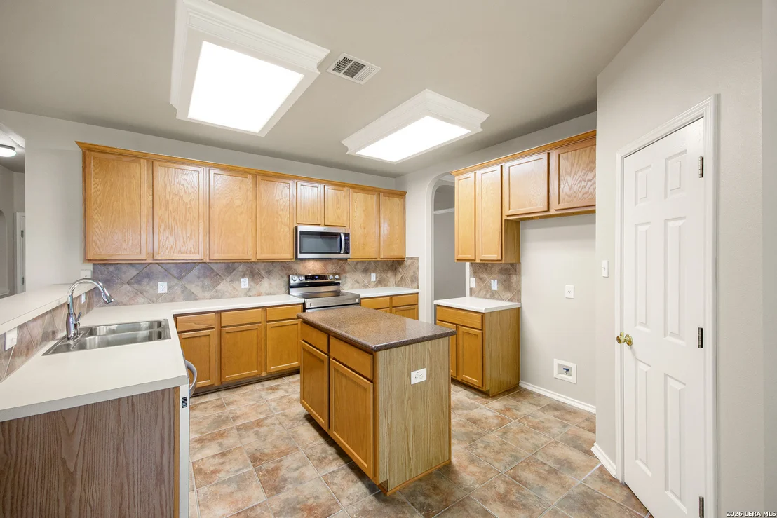 Photo of 17230 Darien Wing