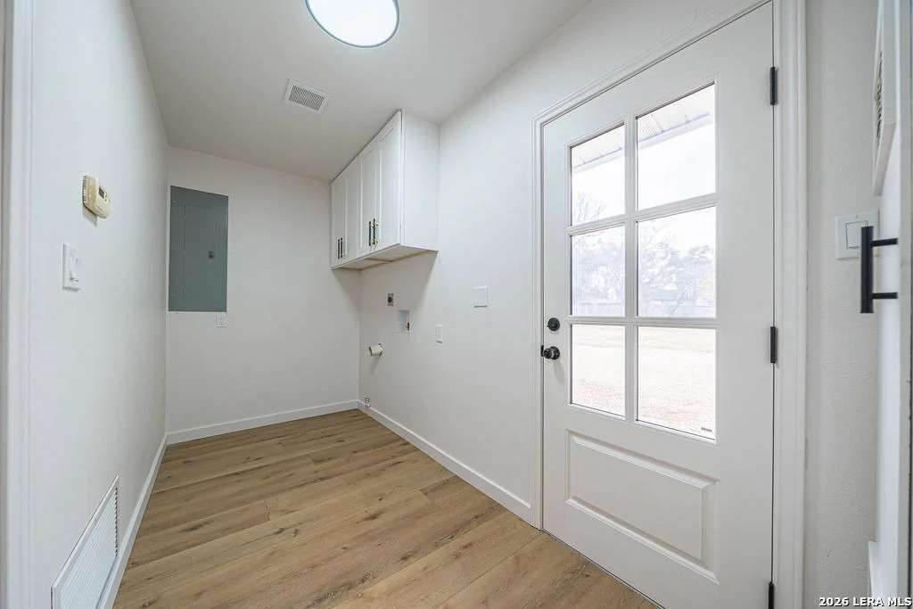 Photo of 355 Donella