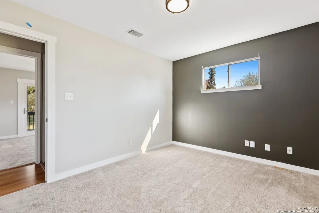 Photo of 8 ROSELAWN CIR