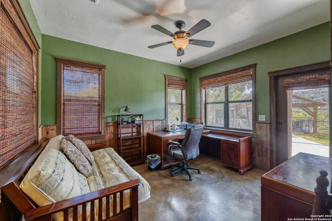 Photo of 1242 RIVER RD
