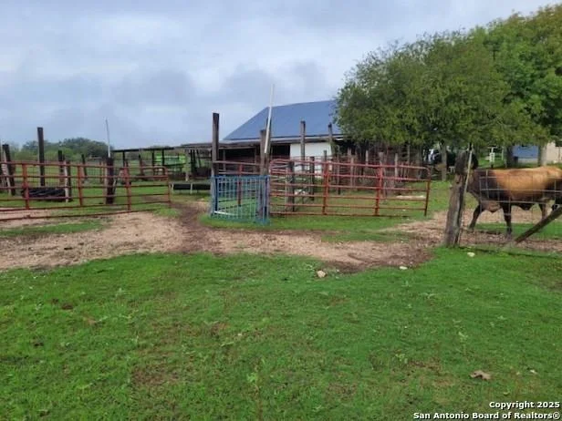 Photo of 227 Deaf Smith Rd