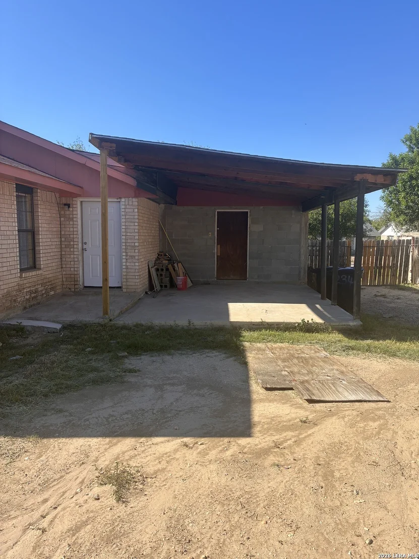 Photo of 2340 Royal Park