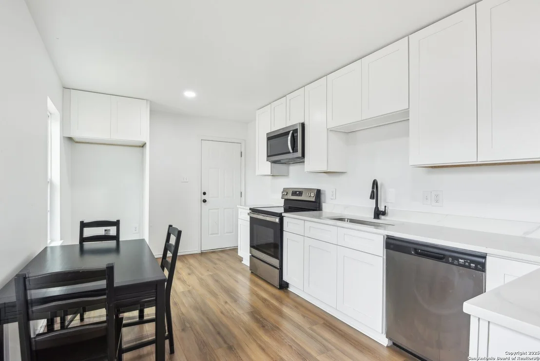 Photo of 843 Deely Place