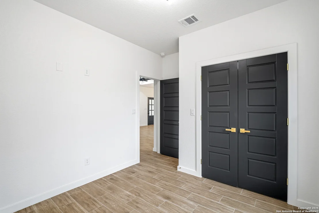 Photo of 15129 Norvell