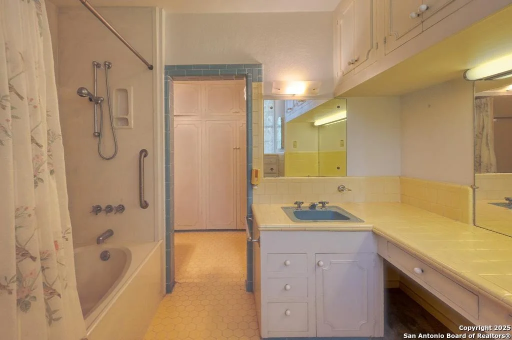 Photo of 52 Encino Loma