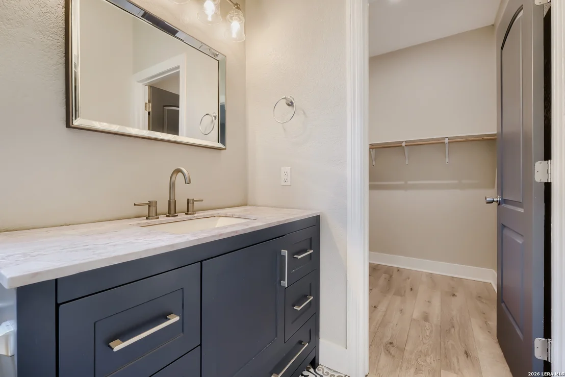 Photo of 722 GROSVENOR