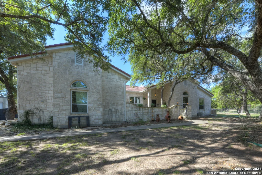 Photo of 172 LAKE FRONT DR