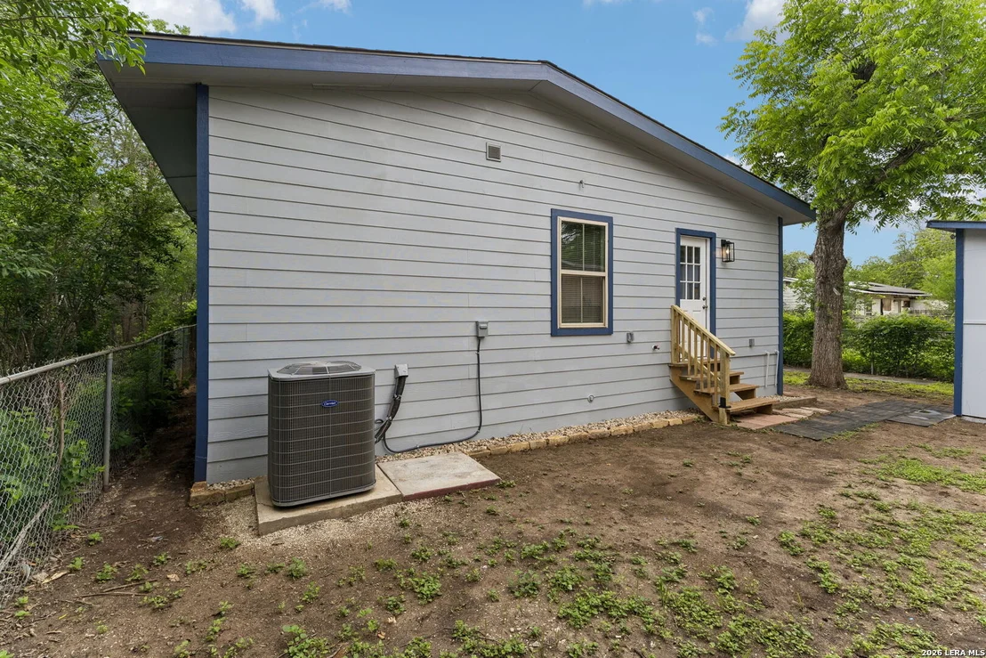 Photo of 426 IKE ST