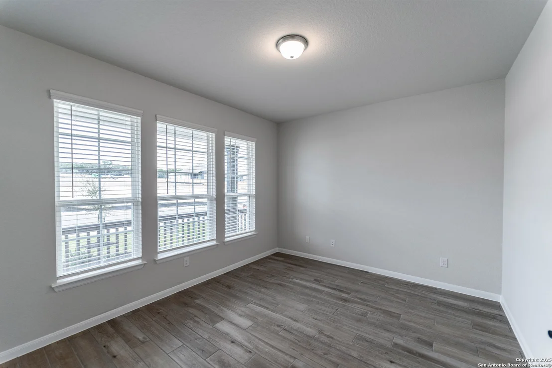 Photo of 154 Ednie Ln