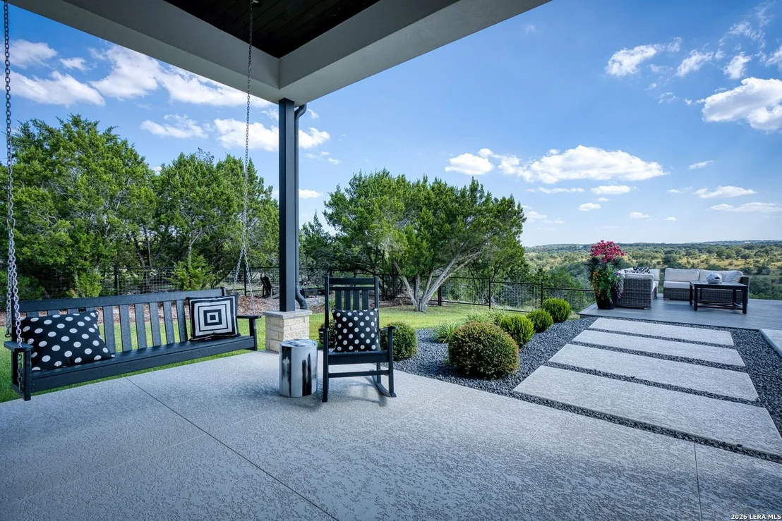 Photo of 121 Greystone Pt