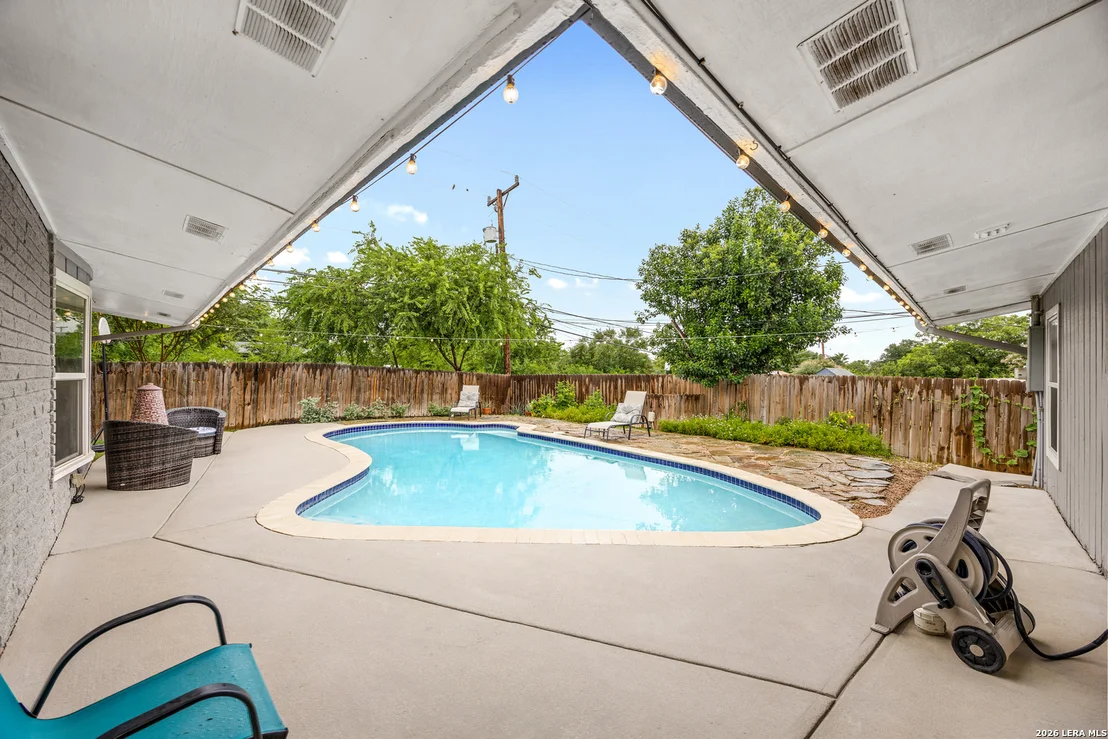 Photo of 359 REXFORD DR