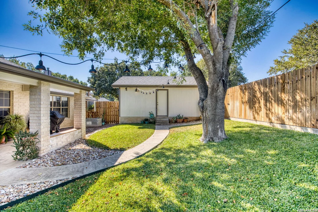 Photo of 205 EDGEWOOD DR