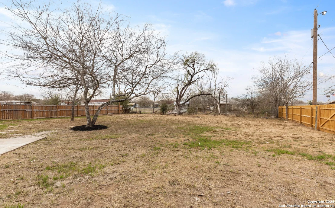 Photo of 601 W MOORE AVE