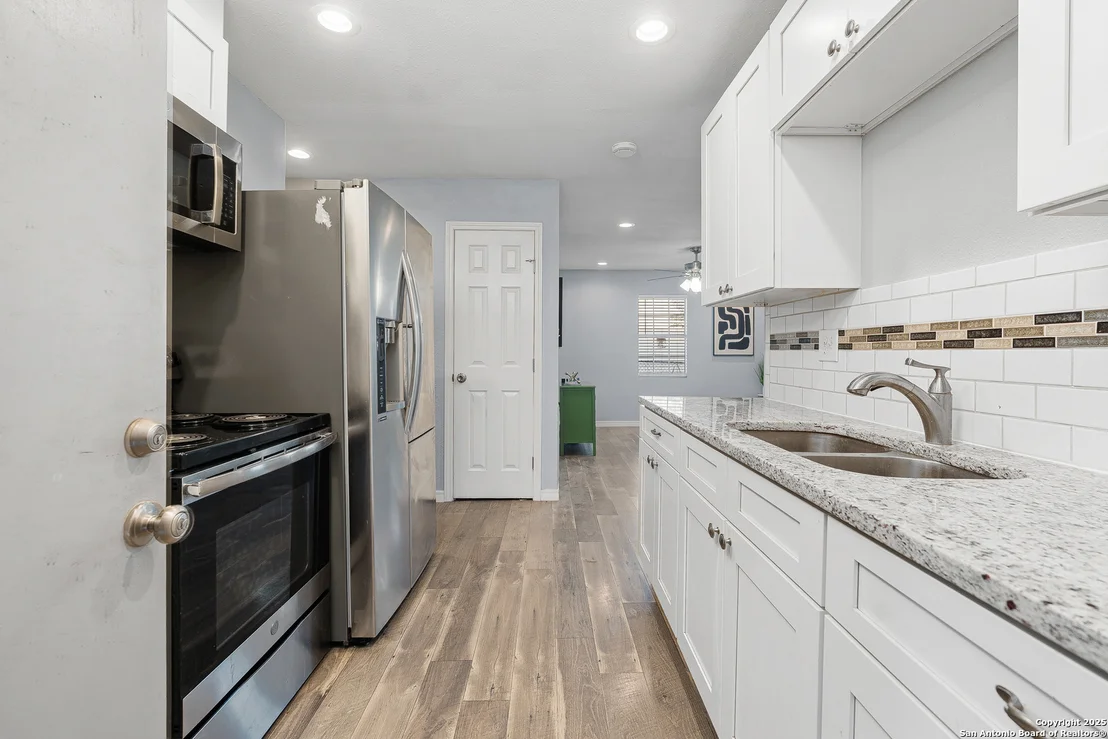 Photo of 835 Deely