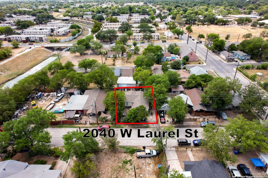 Photo of 2040 W Laurel